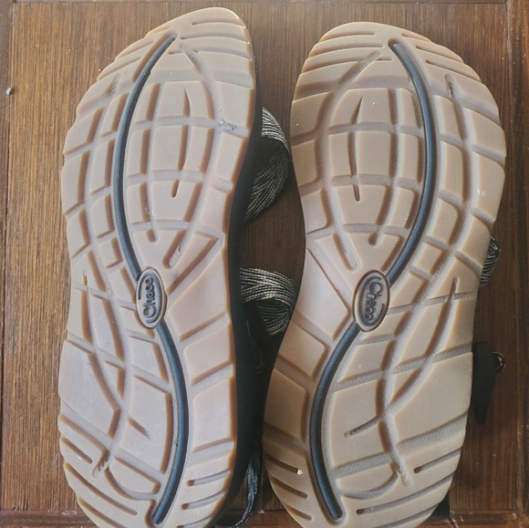 Like New Chaco 7 z/2 adjustable strap classic sandal b/w - Picture 6 of 8